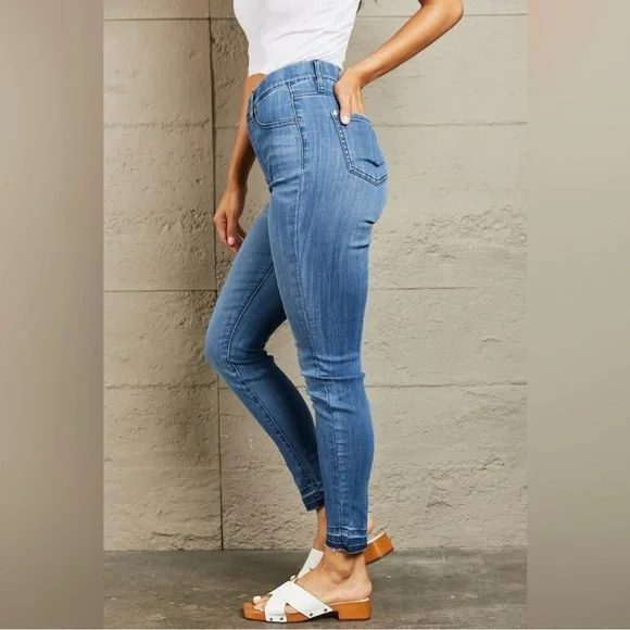 NWT Judy Blue High Waisted Pull On Skinny Jeans size 1 - Picture 2 of 10